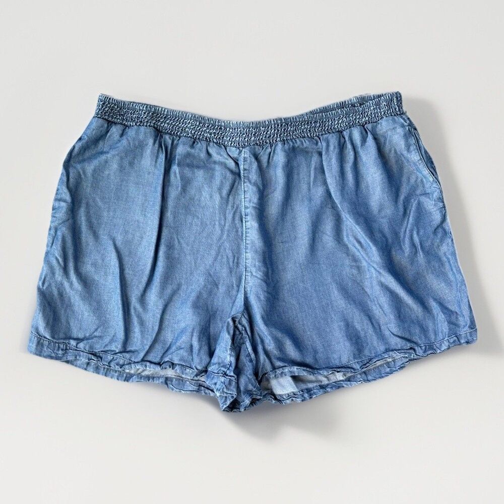 Evri Women’s Blue Chambray Pull On Shorts Size 1X Plus Pockets